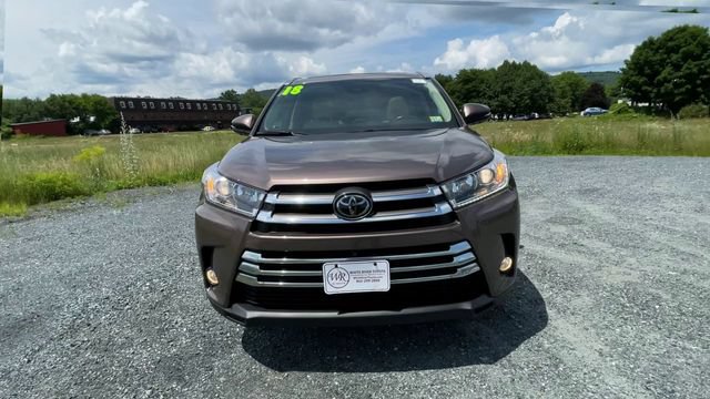 Certified 2018 Toyota Highlander Limited Platinum w/ Carpet Mat Package (TMS) AWD/4WD image 3