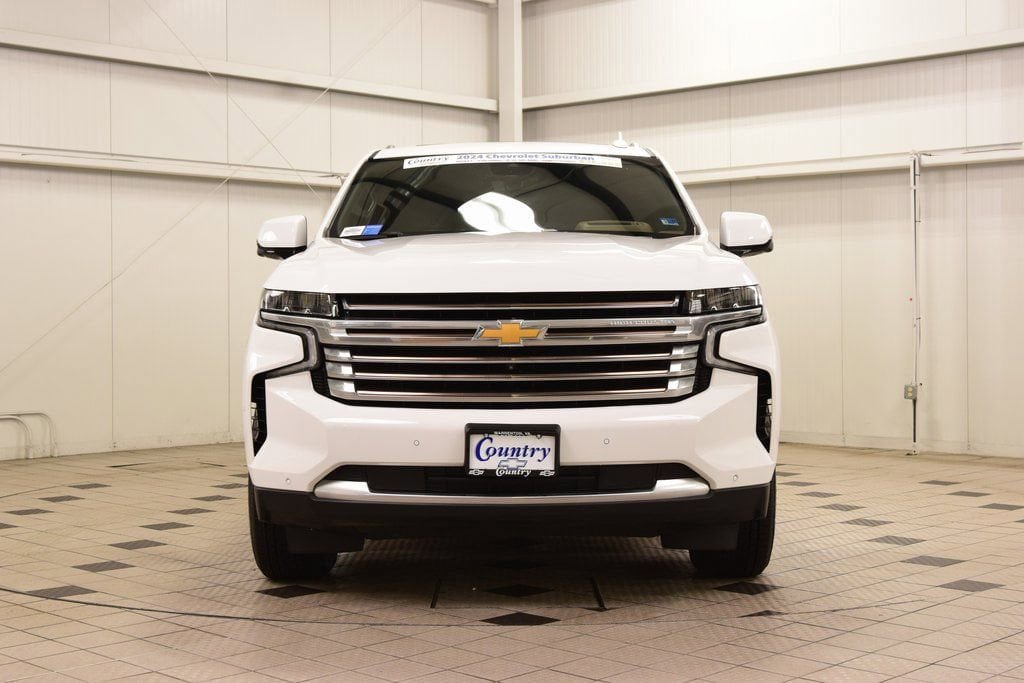 Used 2024 Chevrolet Suburban High Country AWD/4WD image 2