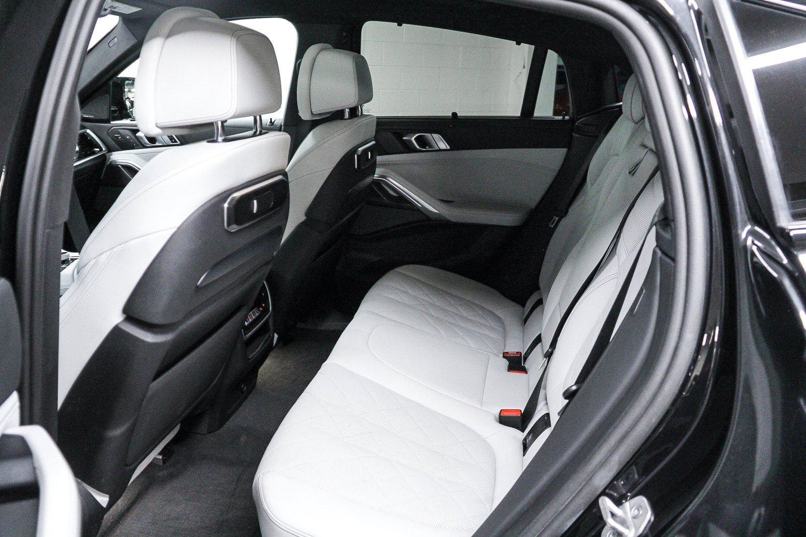 Used 2025 BMW X6 M60i AWD/4WD image 17