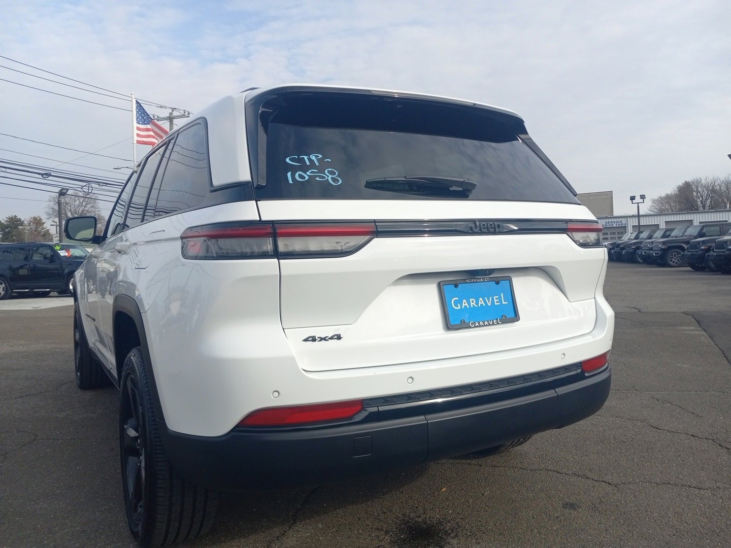 Used 2025 Jeep Grand Cherokee Altitude image 4