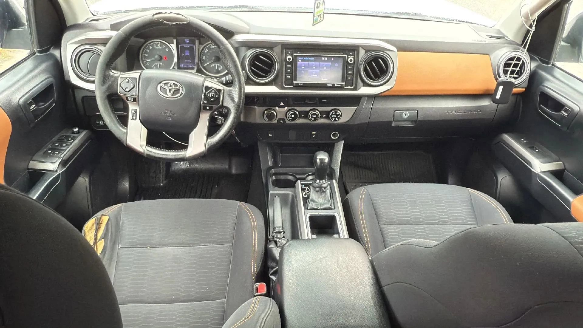 Used 2017 Toyota Tacoma SR5 image 29