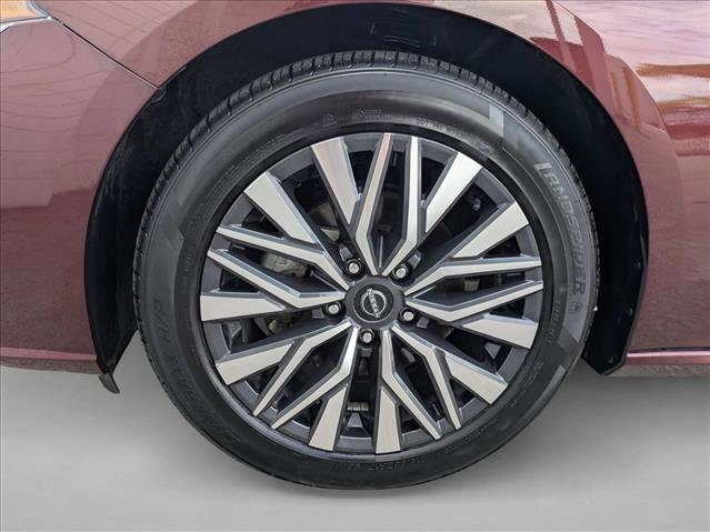 Used 2024 Nissan Altima 2.5 SV FWD image 23