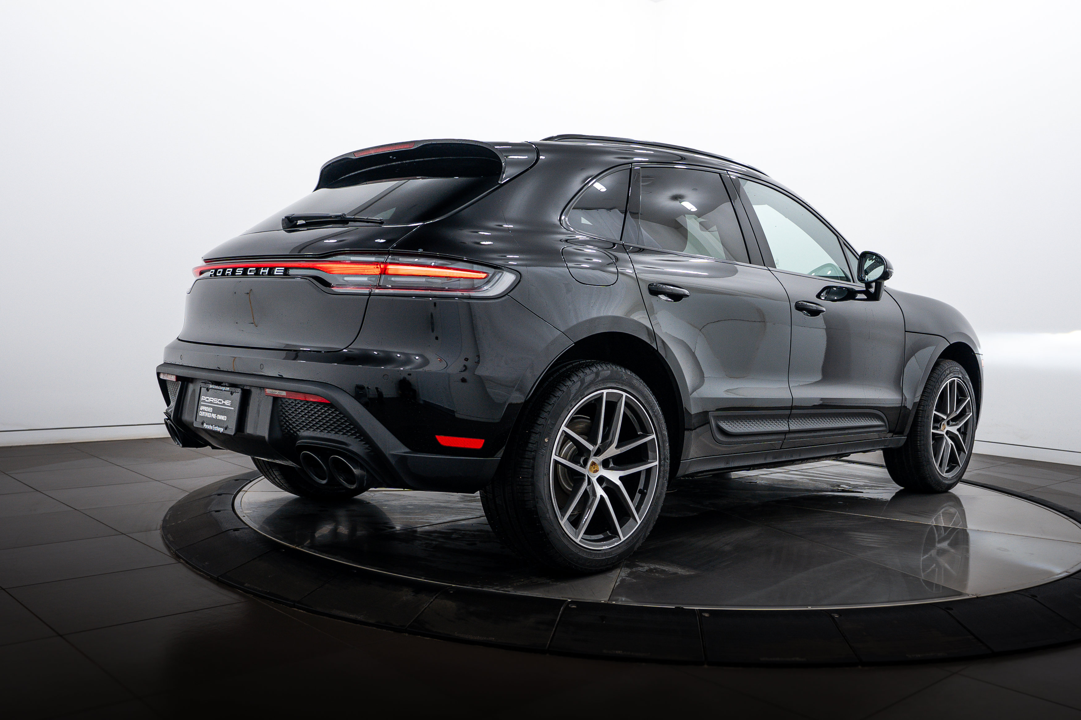Certified 2026 Porsche Macan AWD/4WD image 7