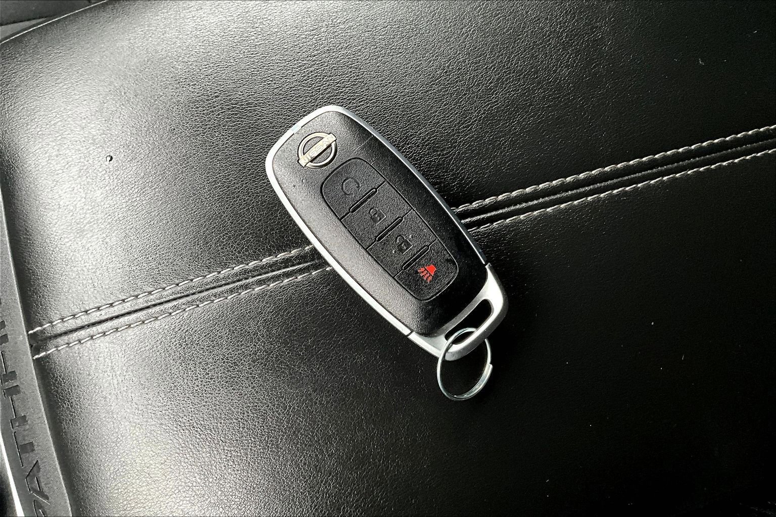 Used 2024 Nissan Pathfinder SV image 33