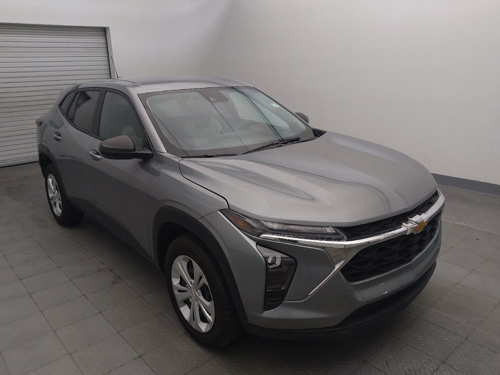 Used 2025 Chevrolet Trax LS FWD image 13