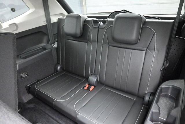 Used 2023 Volkswagen Tiguan SE w/ Panoramic Sunroof Package FWD image 30