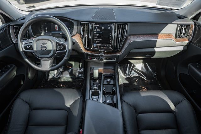 Used 2023 Volvo XC60 B5 Plus w/ Protection Package Premier image 21