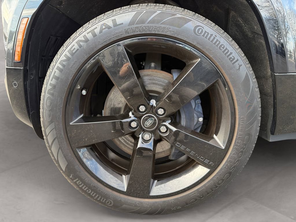 Used 2025 Land Rover Defender 130 X-Dynamic SE image 14