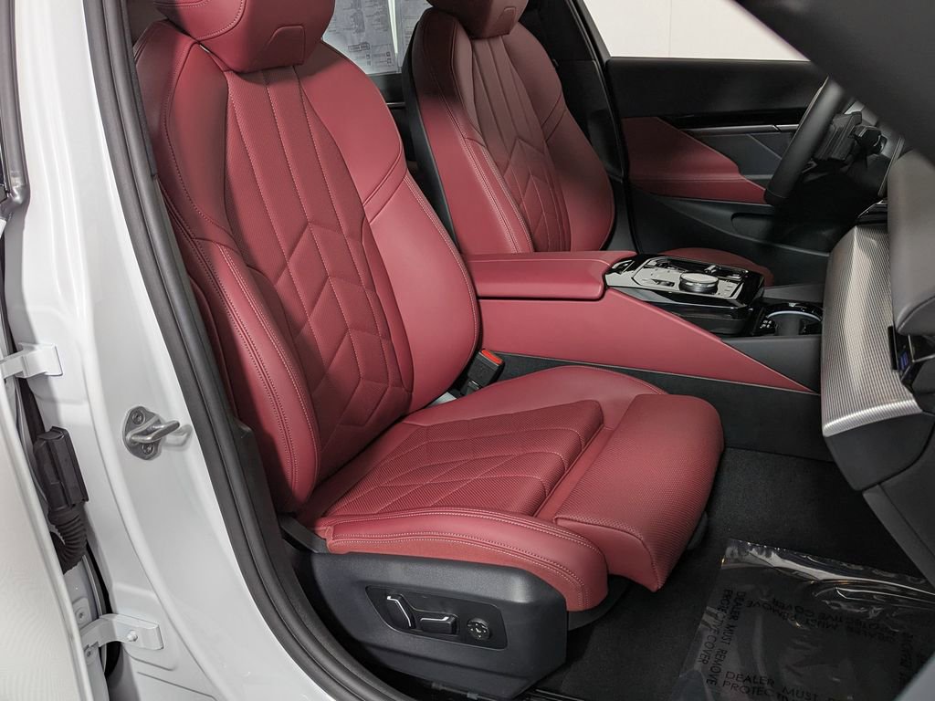 Used 2025 BMW 530i xDrive w/ M Sport Package image 34