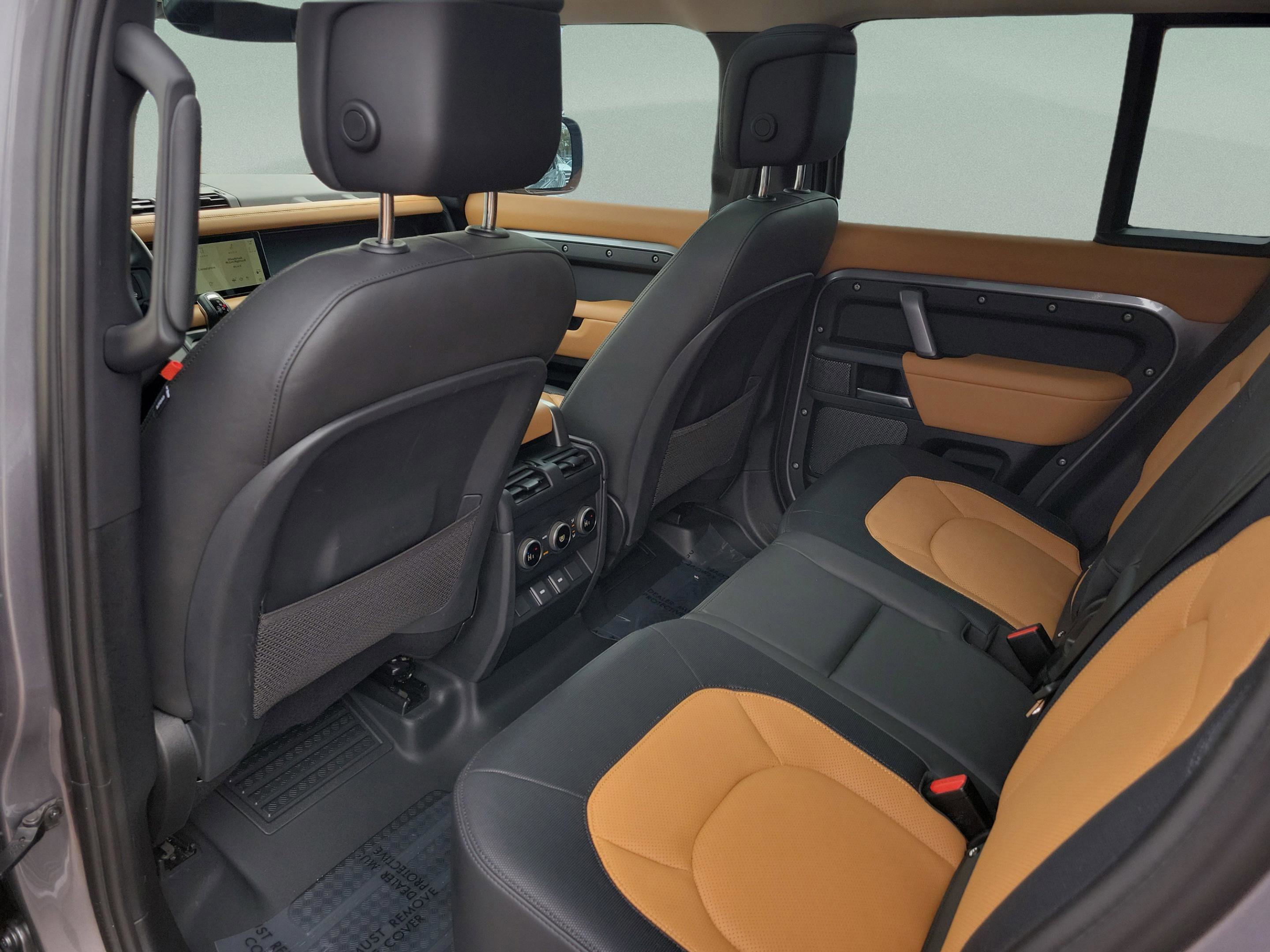 Used 2024 Land Rover Defender 110 X-Dynamic SE image 24