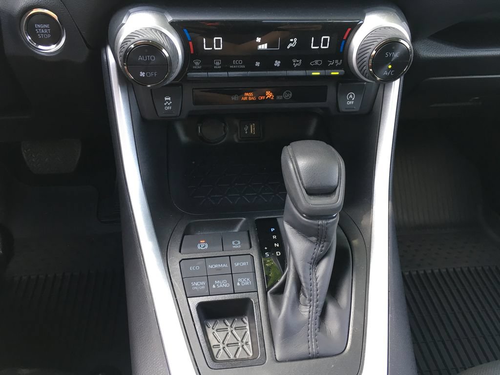 Used 2025 Toyota RAV4 XLE AWD/4WD image 16