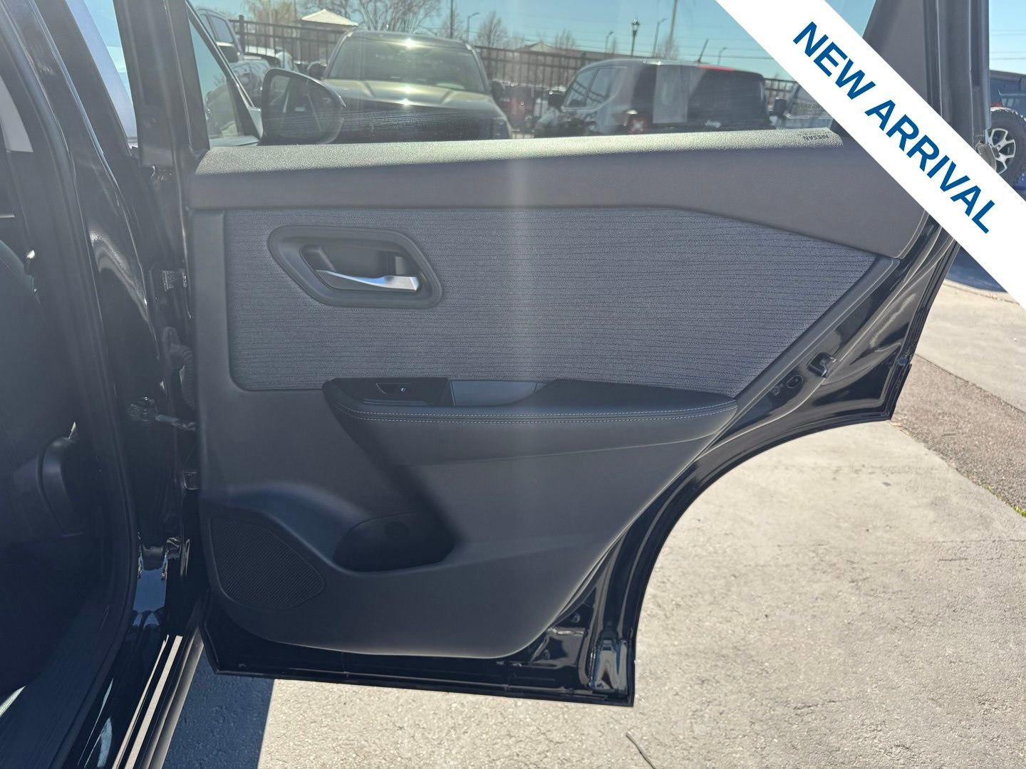 Used 2022 Nissan Rogue SV image 12