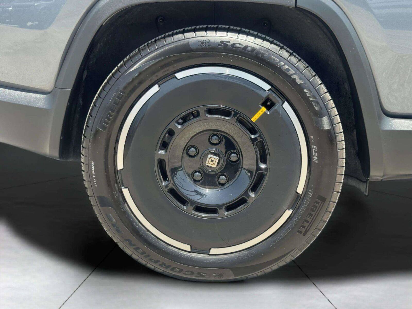 Used 2025 Rivian R1S Adventure AWD/4WD image 68