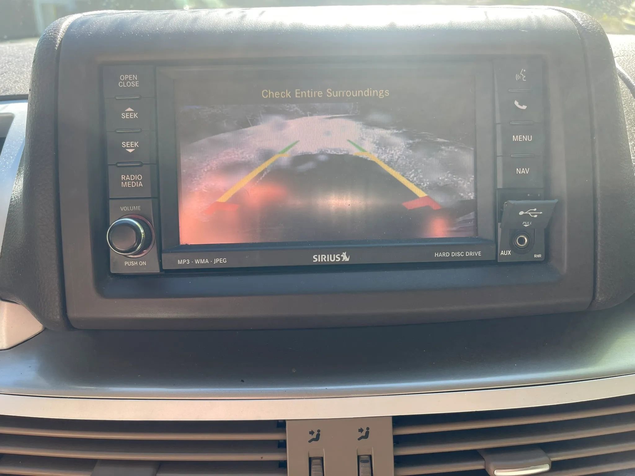 Used 2012 Volkswagen Routan SE FWD image 8