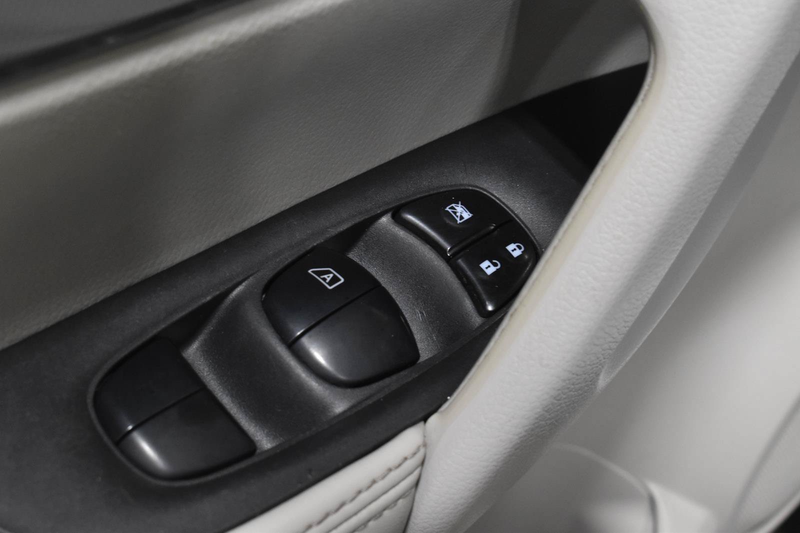 Used 2020 Nissan Rogue Sport SV w/ Technology Package FWD image 13
