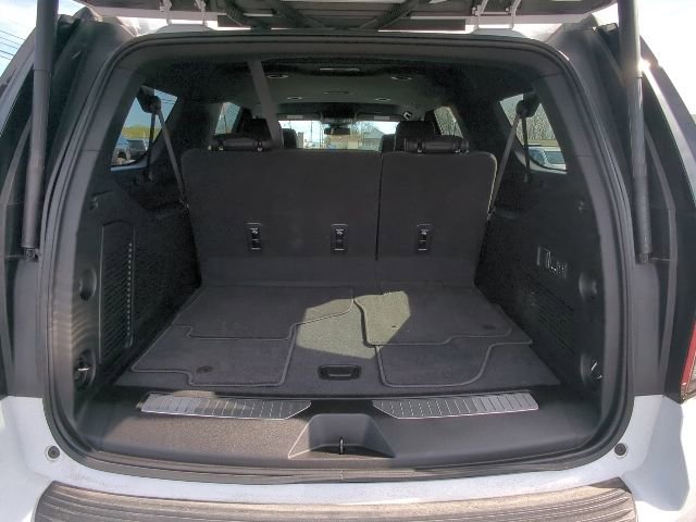 Used 2023 Chevrolet Suburban RST w/ Luxury Package image 12