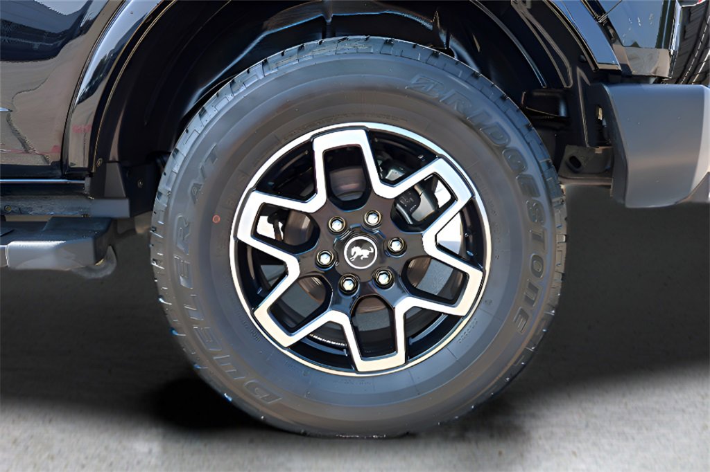 Used 2022 Ford Bronco Outer Banks image 10