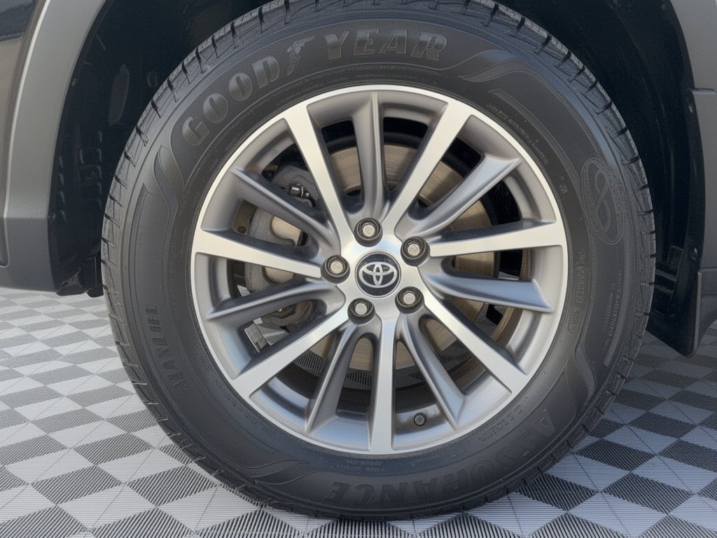 Used 2019 Toyota Highlander XLE AWD/4WD image 13