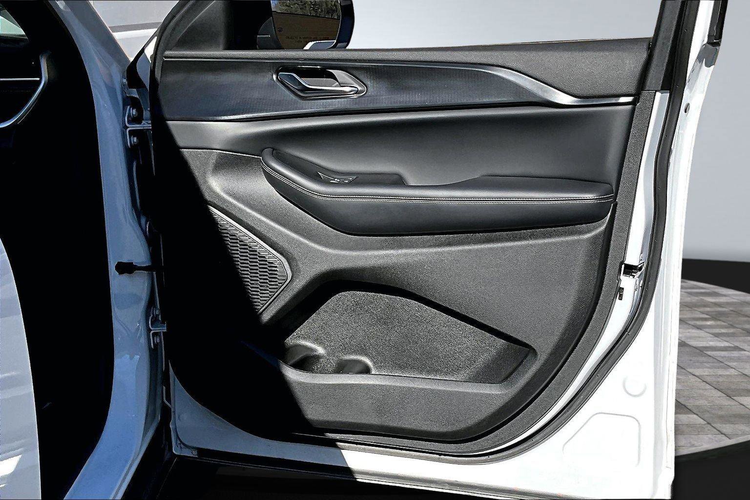 Certified 2025 Jeep Grand Cherokee Laredo w/ Luxury Tech Group I image 25