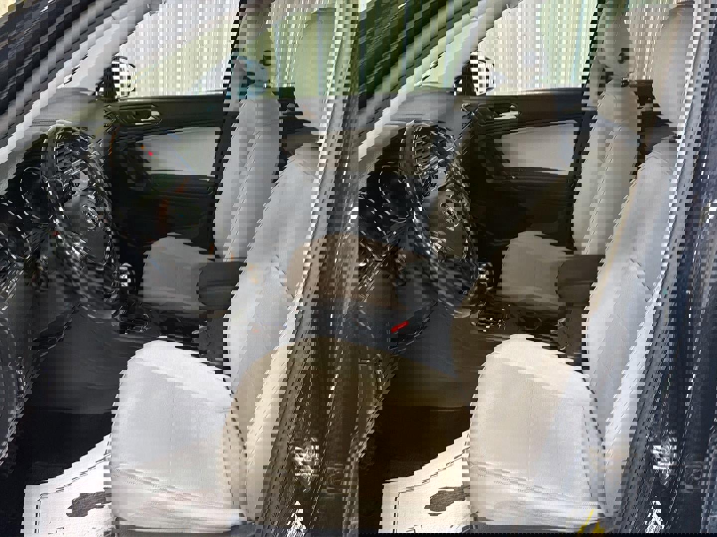 Used 2018 Volkswagen Tiguan SE image 12