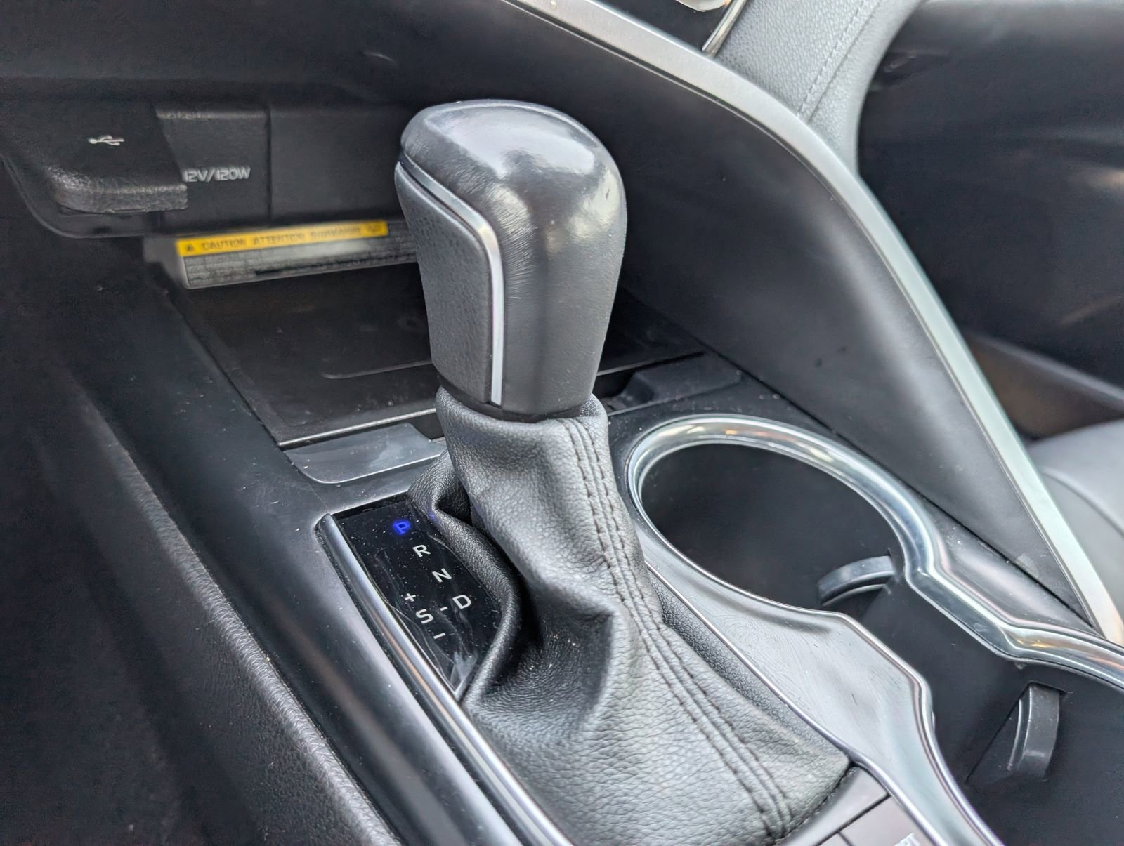 Used 2020 Toyota Camry XSE w/ Navigation Package image 16