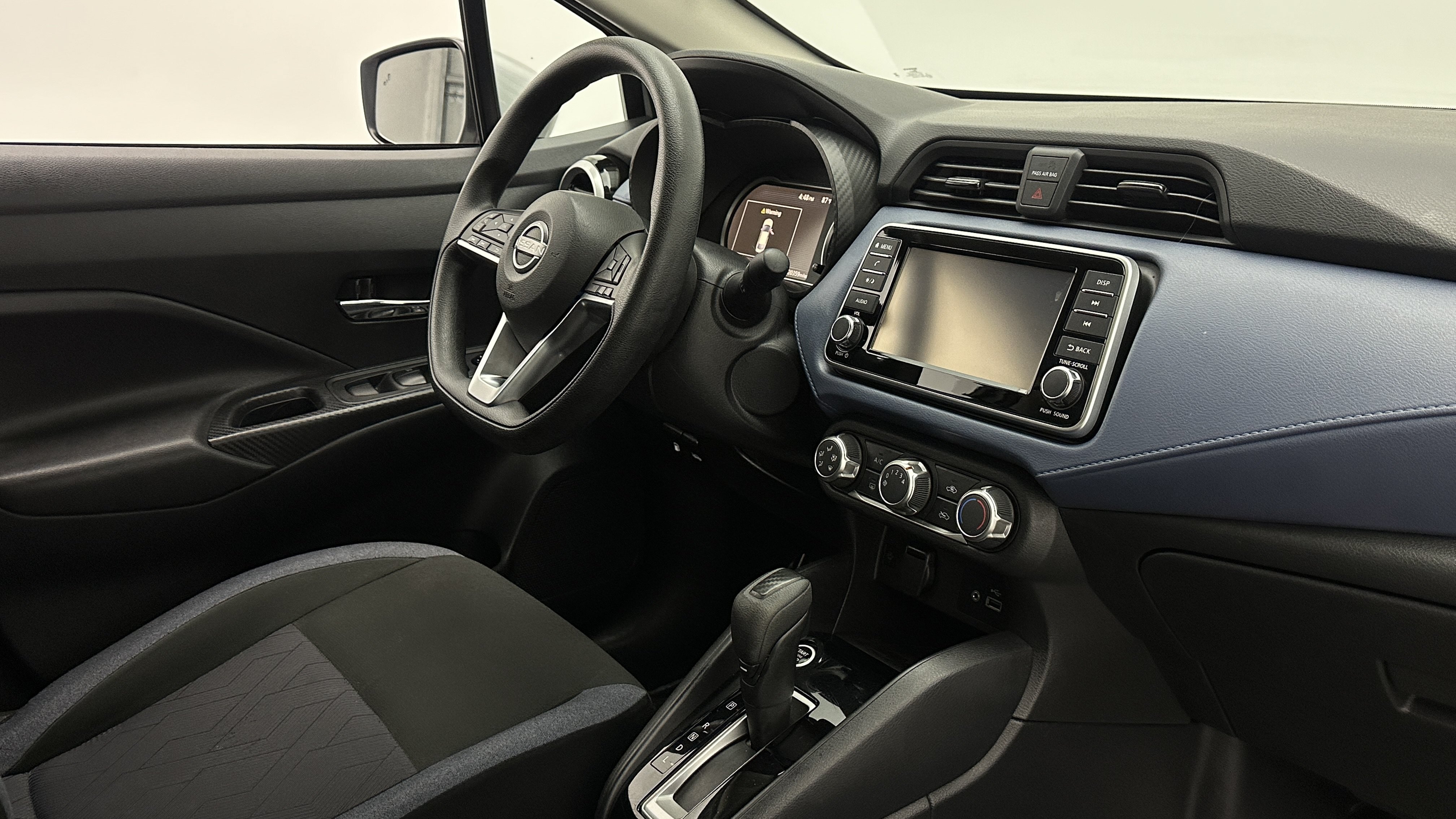 Used 2025 Nissan Versa SV FWD image 31