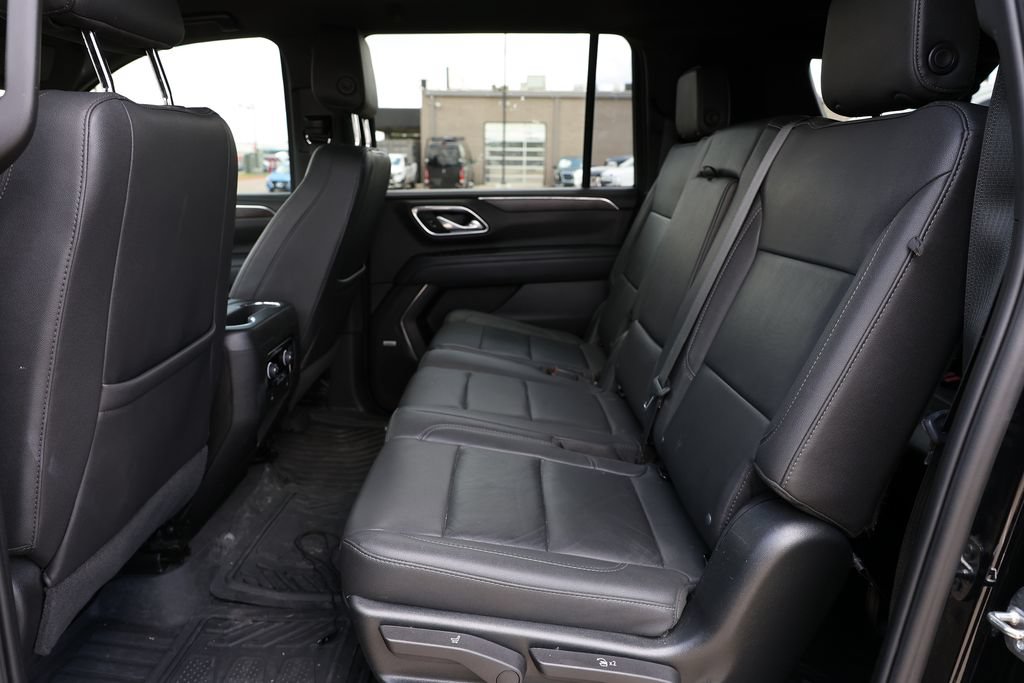 Used 2023 Chevrolet Suburban LT RWD image 13