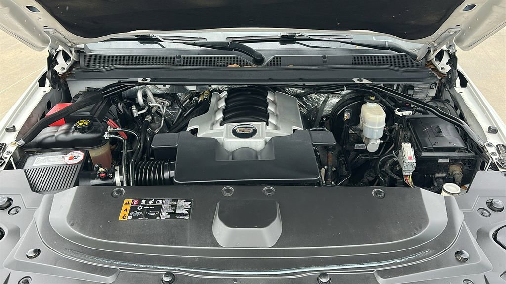 Used 2018 Cadillac Escalade Premium Luxury image 3