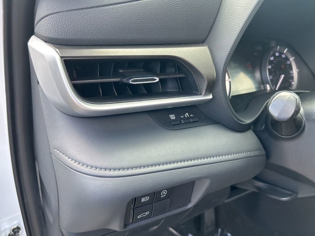 Used 2023 Toyota Highlander L image 39