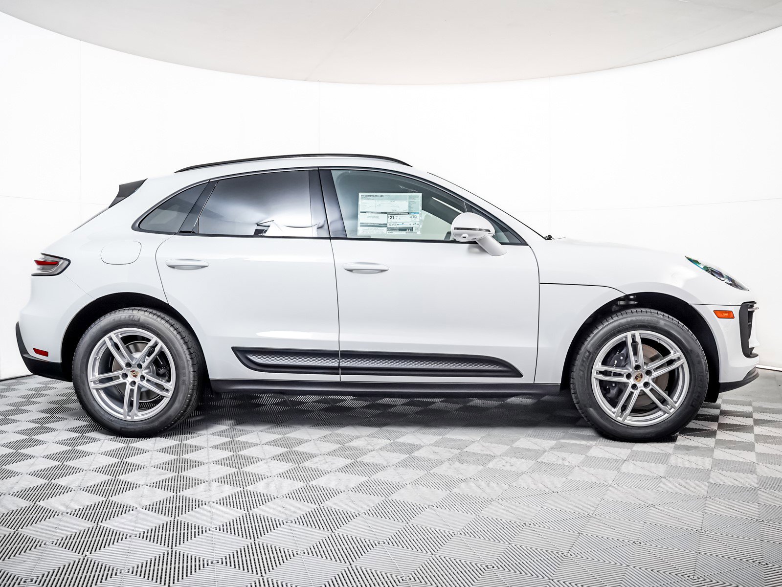 New 2026 Porsche Macan image 9