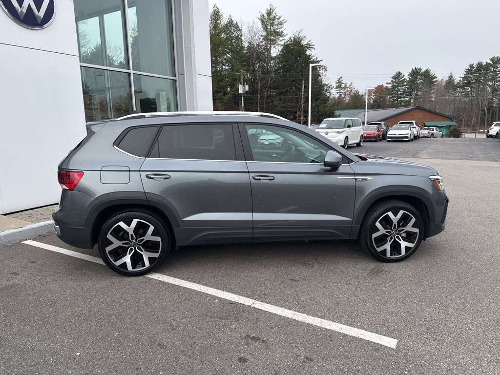 Used 2022 Volkswagen Taos SEL w/ Panoramic Sunroof Package image 11