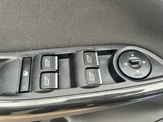 Used 2016 Ford Focus Titanium w/ Titanium Technology Package FWD image 13