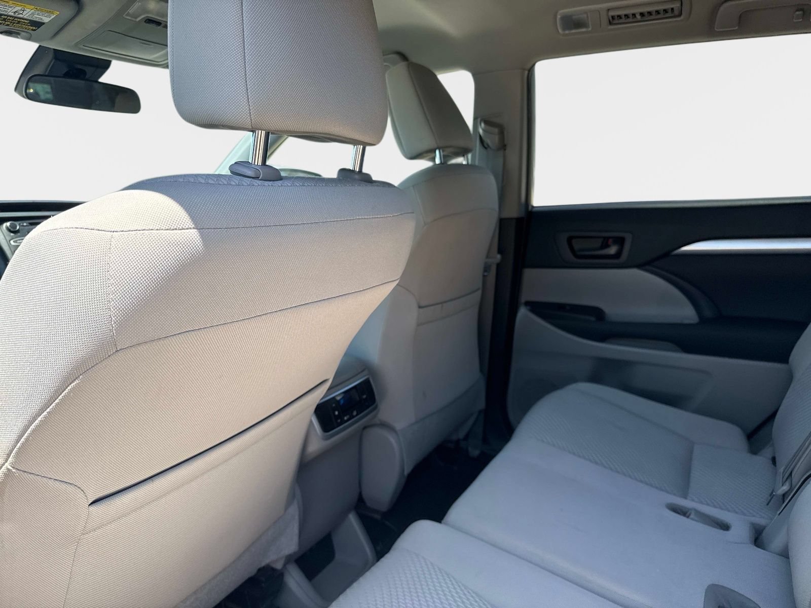 Used 2019 Toyota Highlander LE FWD image 13