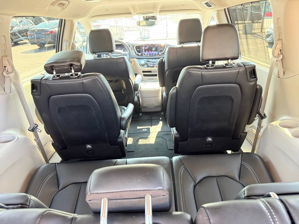 Used 2024 Chrysler Pacifica Touring-L FWD image 29