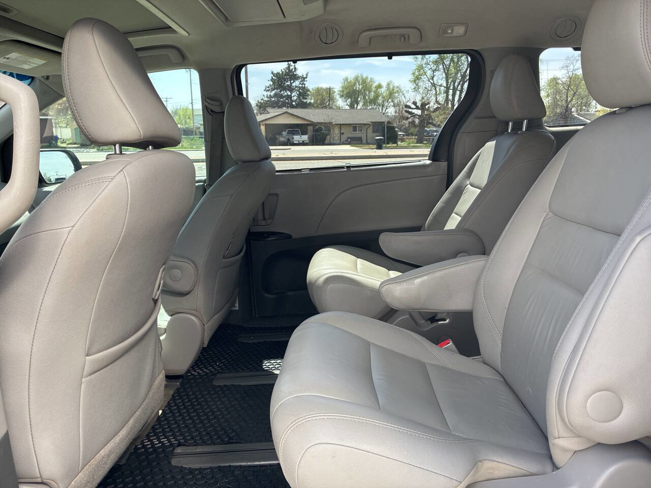 Used 2017 Toyota Sienna XLE Premium image 10