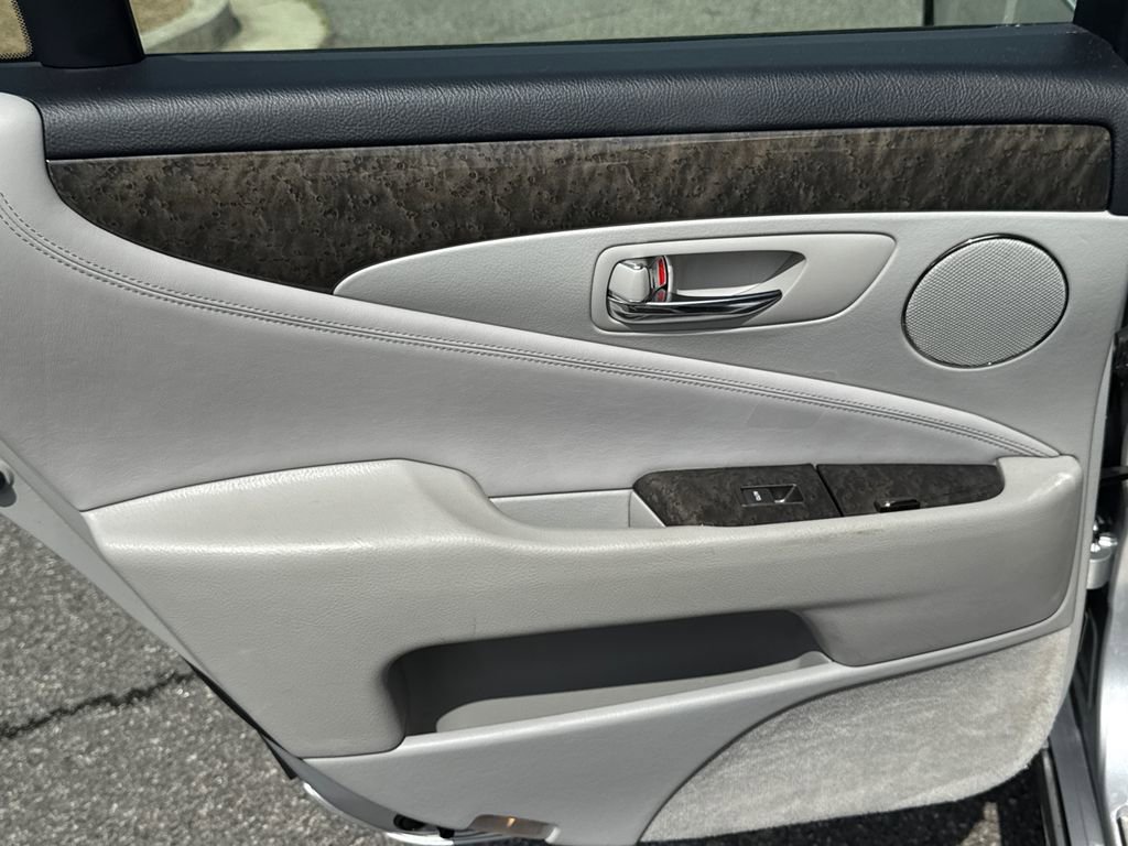 Used 2012 Lexus LS 460 w/ Comfort Pkg image 20