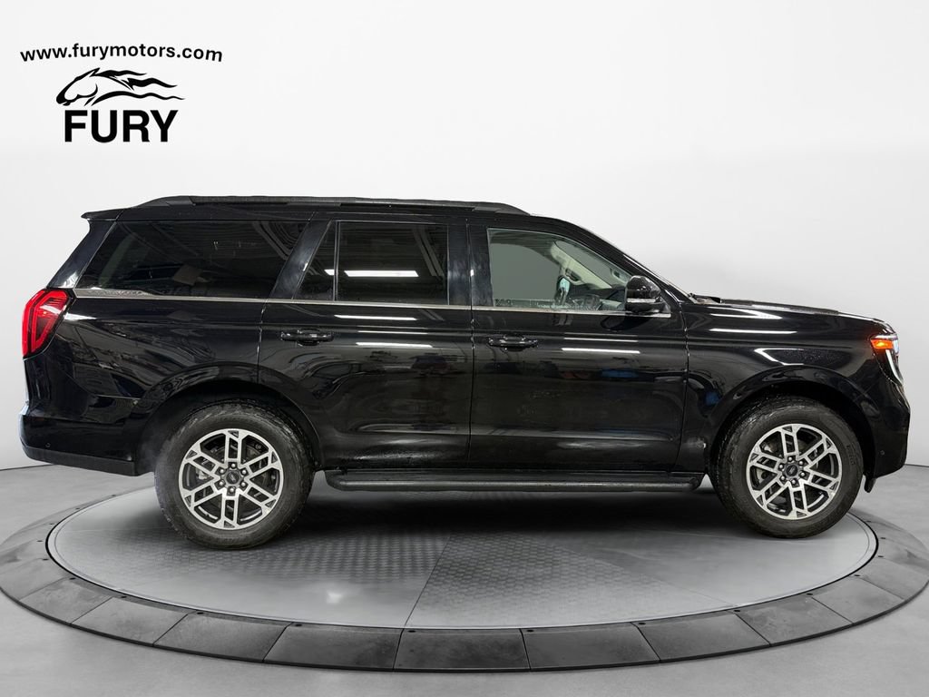 Used 2025 Ford Expedition Active AWD/4WD image 2