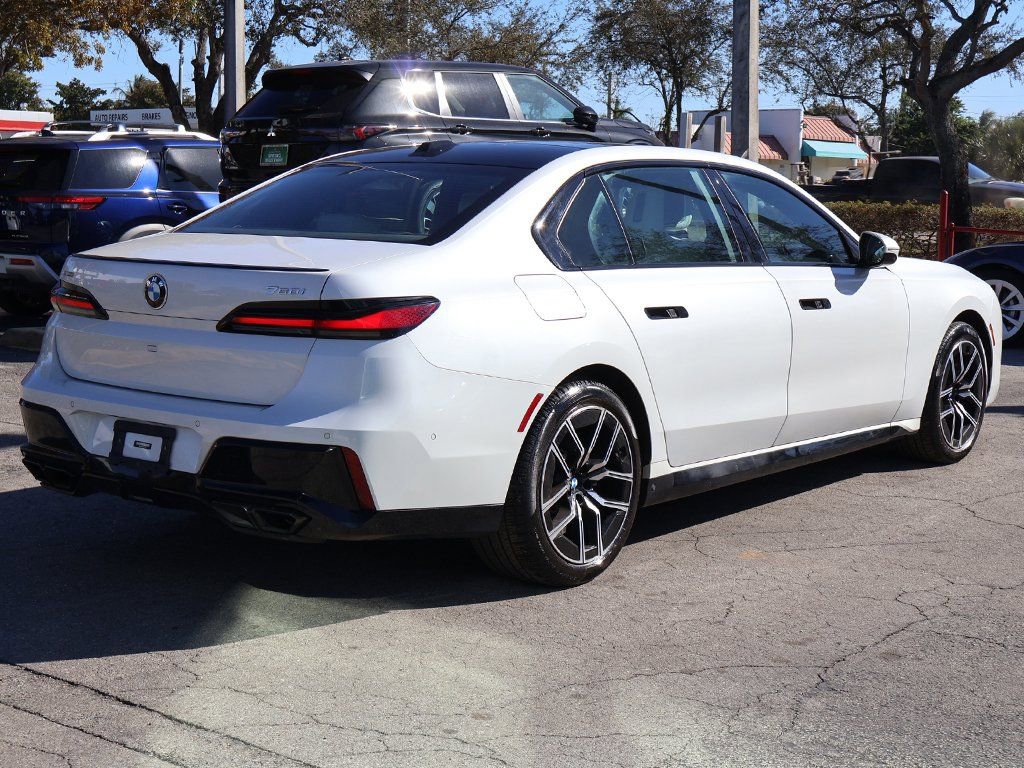 Used 2023 BMW 760i xDrive image 14