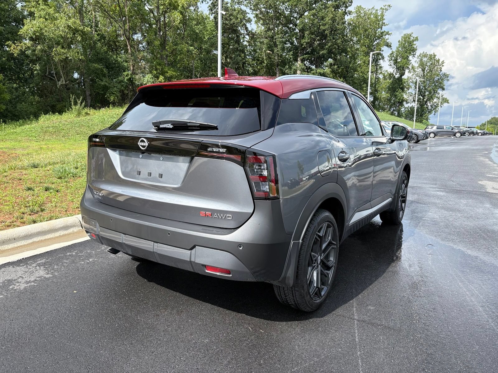 Used 2025 Nissan Kicks SR AWD/4WD image 9