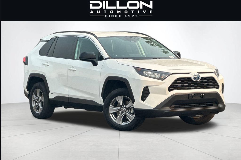 Used 2022 Toyota RAV4 LE AWD/4WD image 1