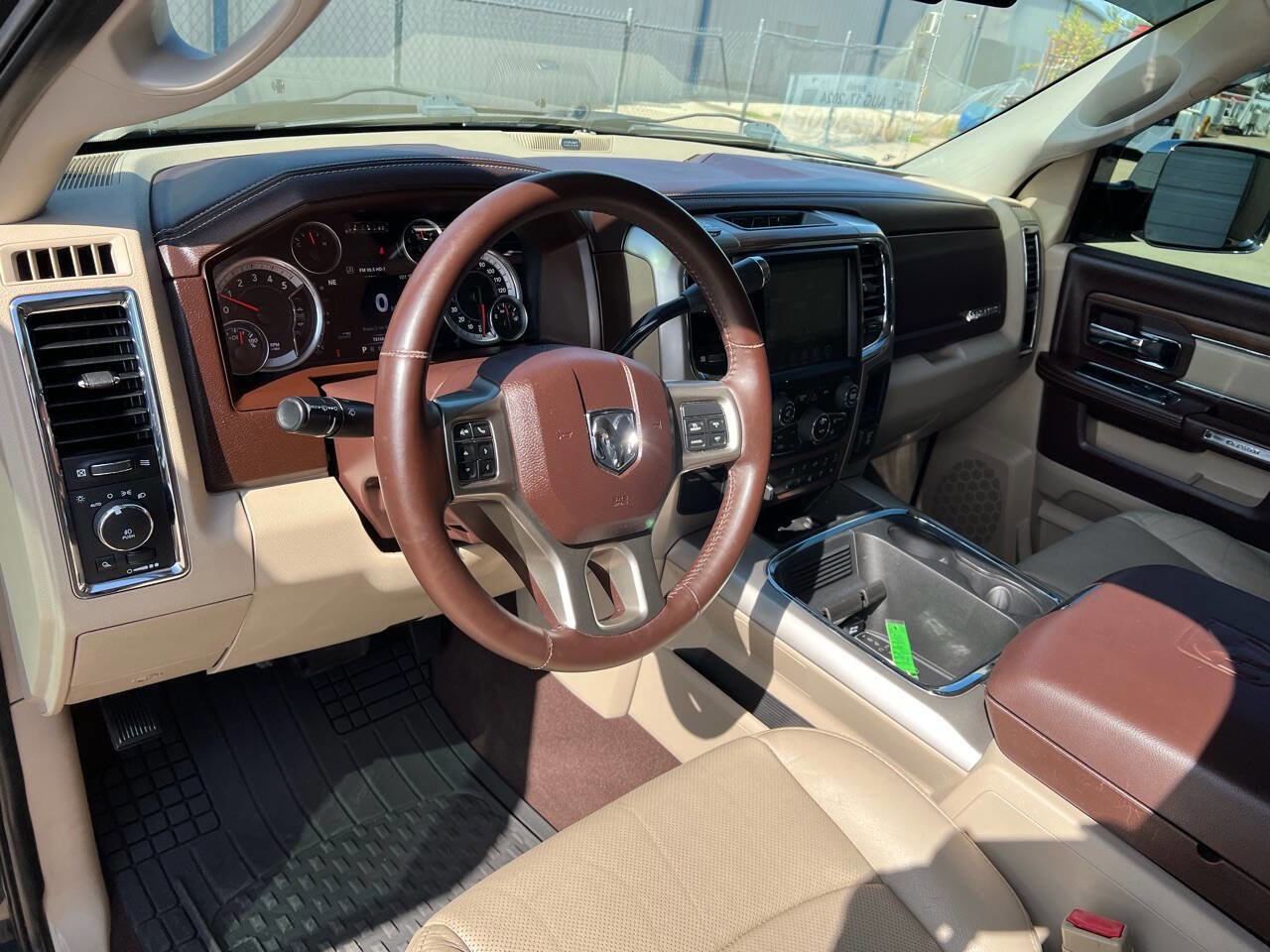 Used 2016 RAM 2500 Laramie w/ Convenience Group image 16