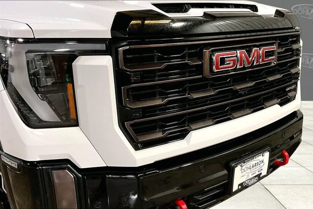 Used 2024 GMC Sierra 2500 AT4X AWD/4WD image 11