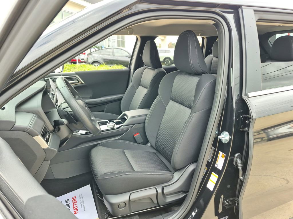 New 2026 Mitsubishi Outlander ES image 10