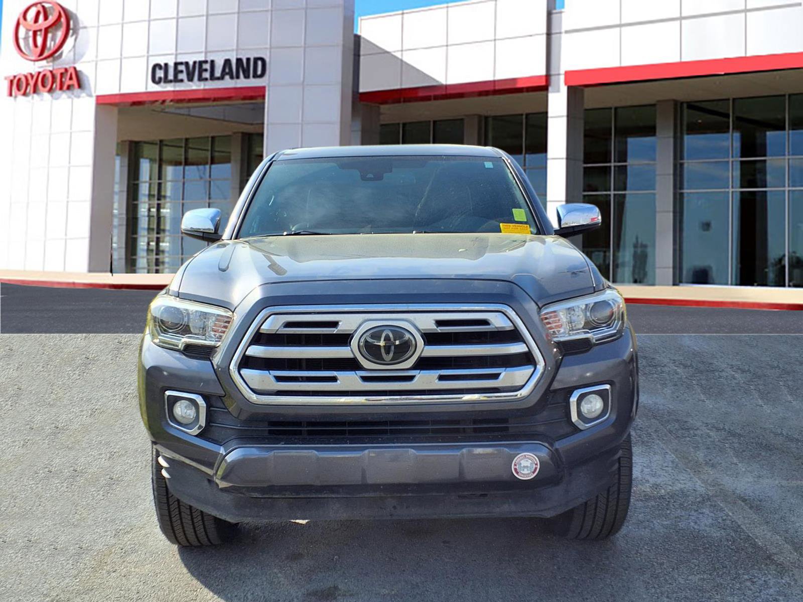 Used 2018 Toyota Tacoma Limited w/ Exterior Package image 3