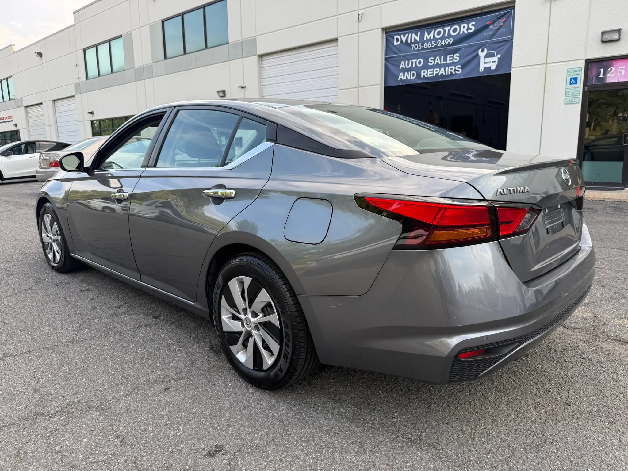 Used 2023 Nissan Altima 2.5 S FWD image 9