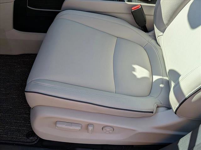 New 2026 Honda Odyssey Touring image 4