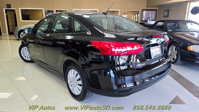 Used 2018 Ford Focus S FWD image 3