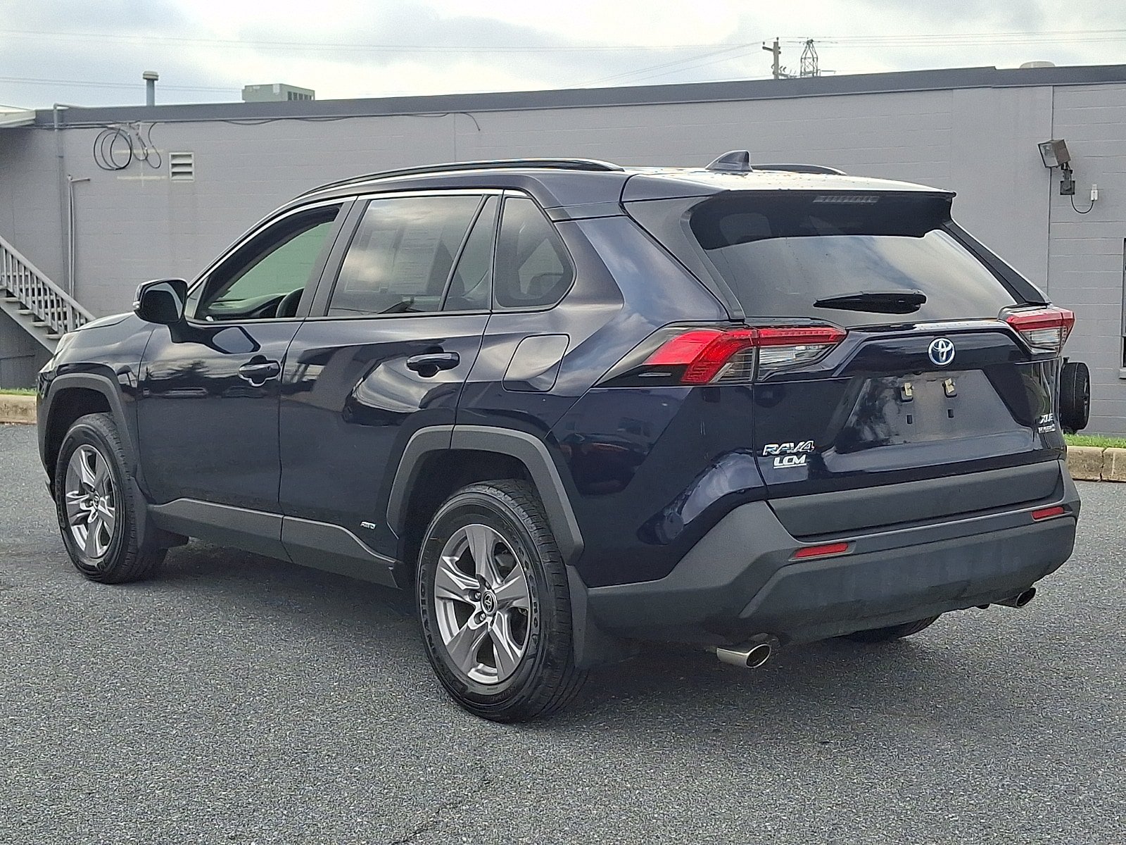 Used 2023 Toyota RAV4 XLE w/ Convenience Package AWD/4WD image 7