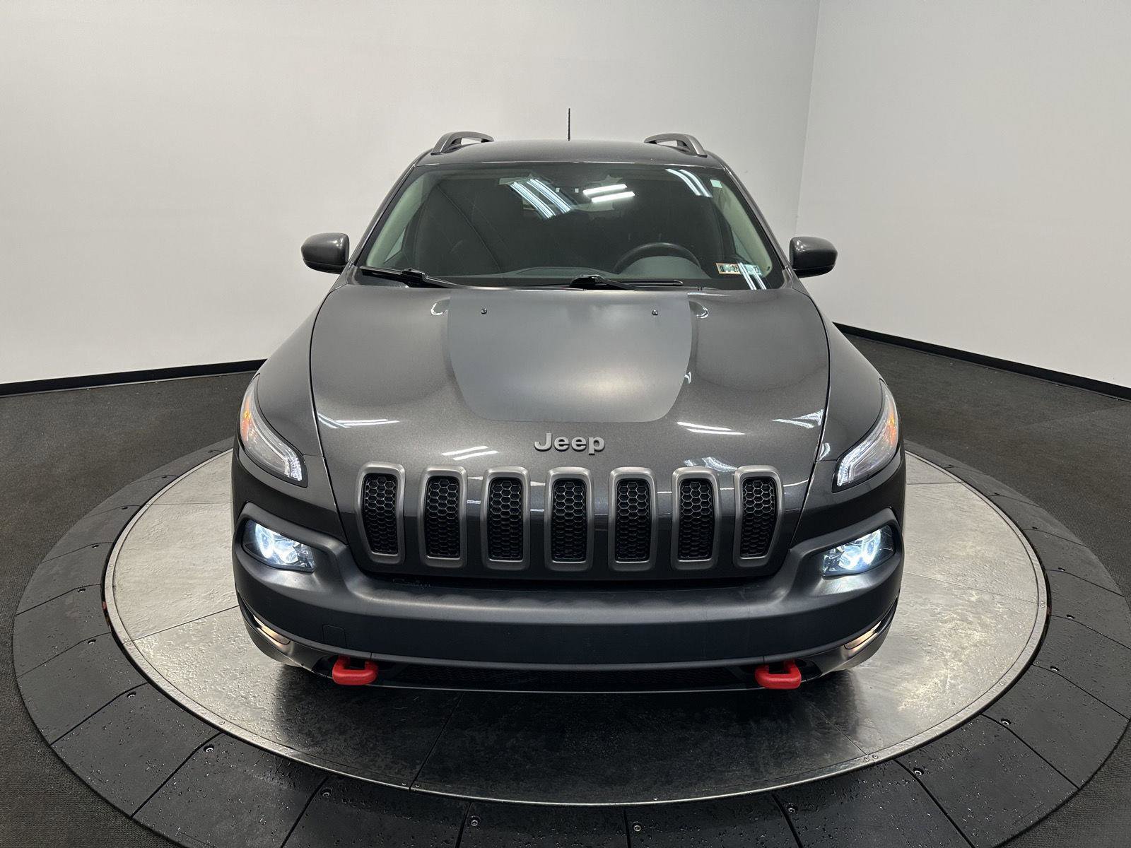 Used 2017 Jeep Cherokee Trailhawk image 3