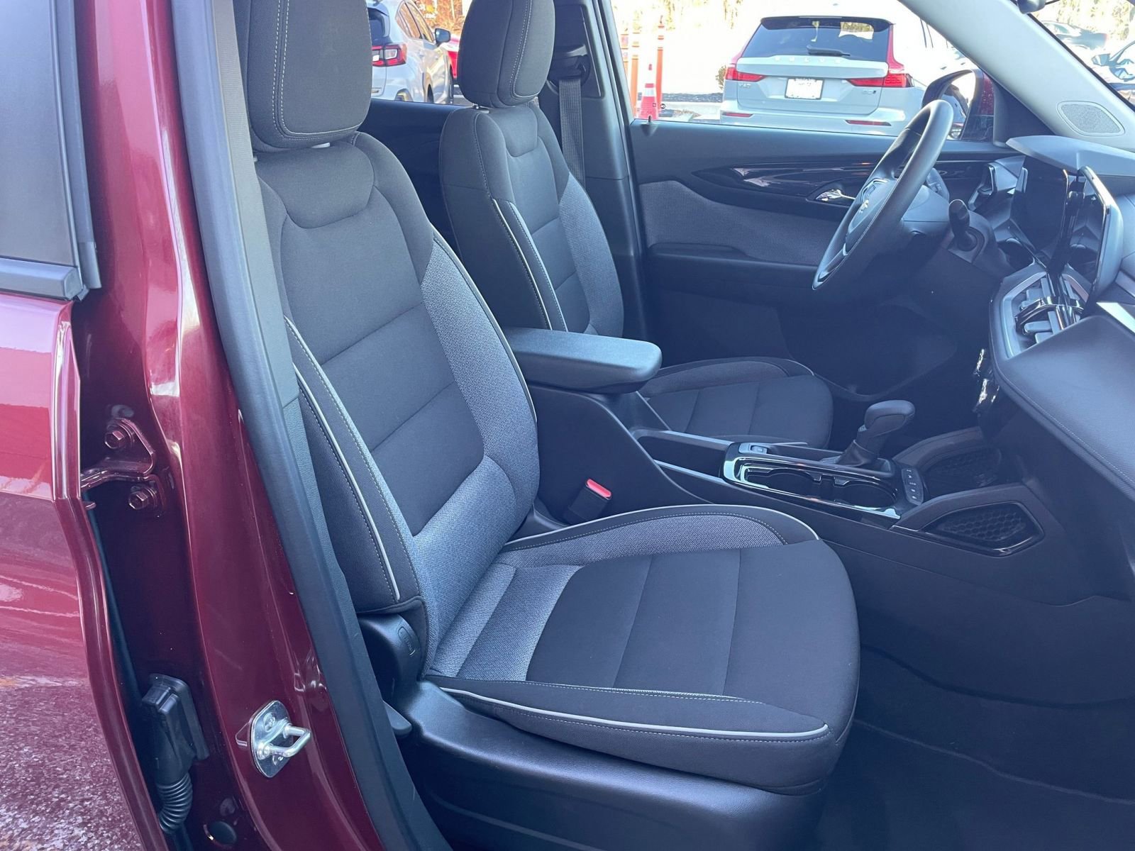 Used 2025 Chevrolet TrailBlazer LT image 34